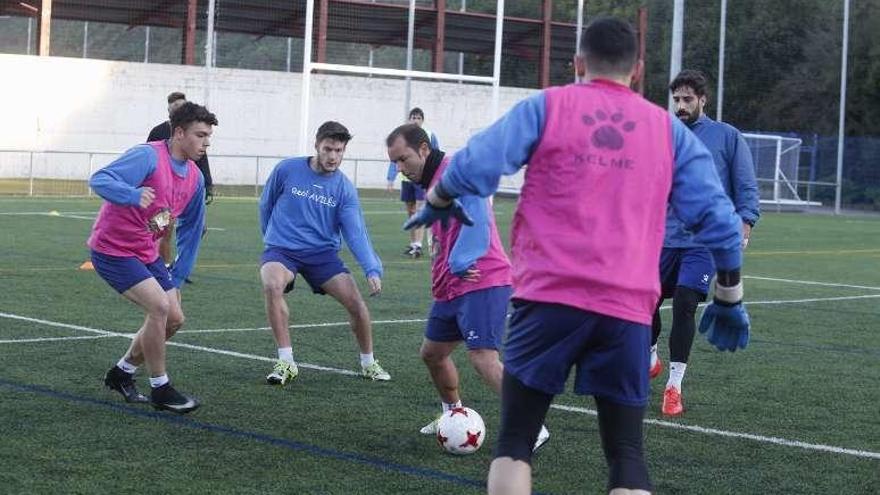 Los jugadores avilesinos en un entrenamiento.