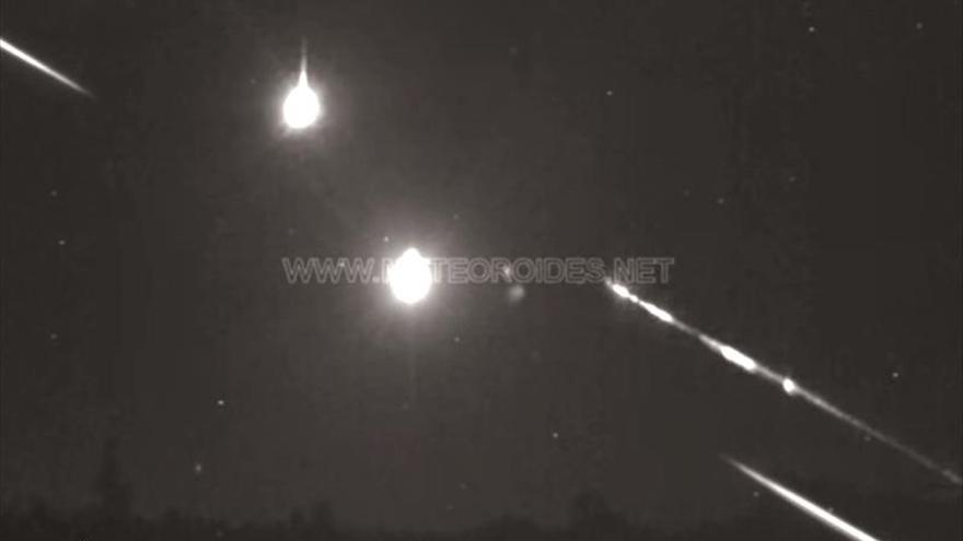 Un cometa genera una gran bola de fuego sobre el Mediterráneo