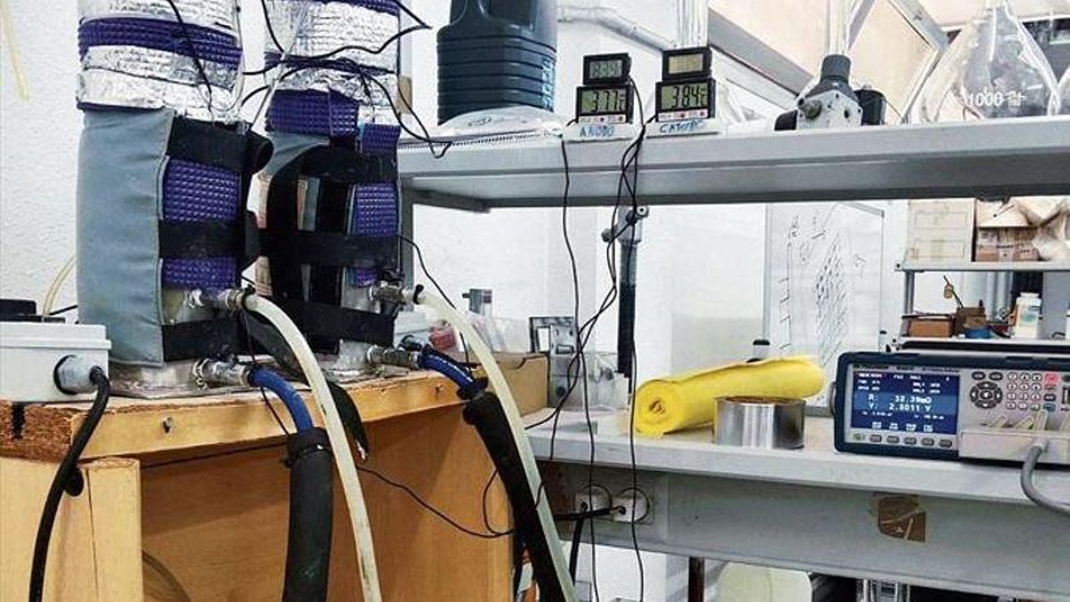 Imagen de un banco de ensayo de Pilas de Combustible en la empresa Hidrogreen en Cartagena.