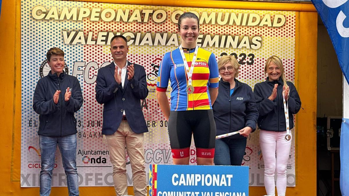 Noa Alderete, la ciclista de Xàbia, luce el maillot de campeona autonómica