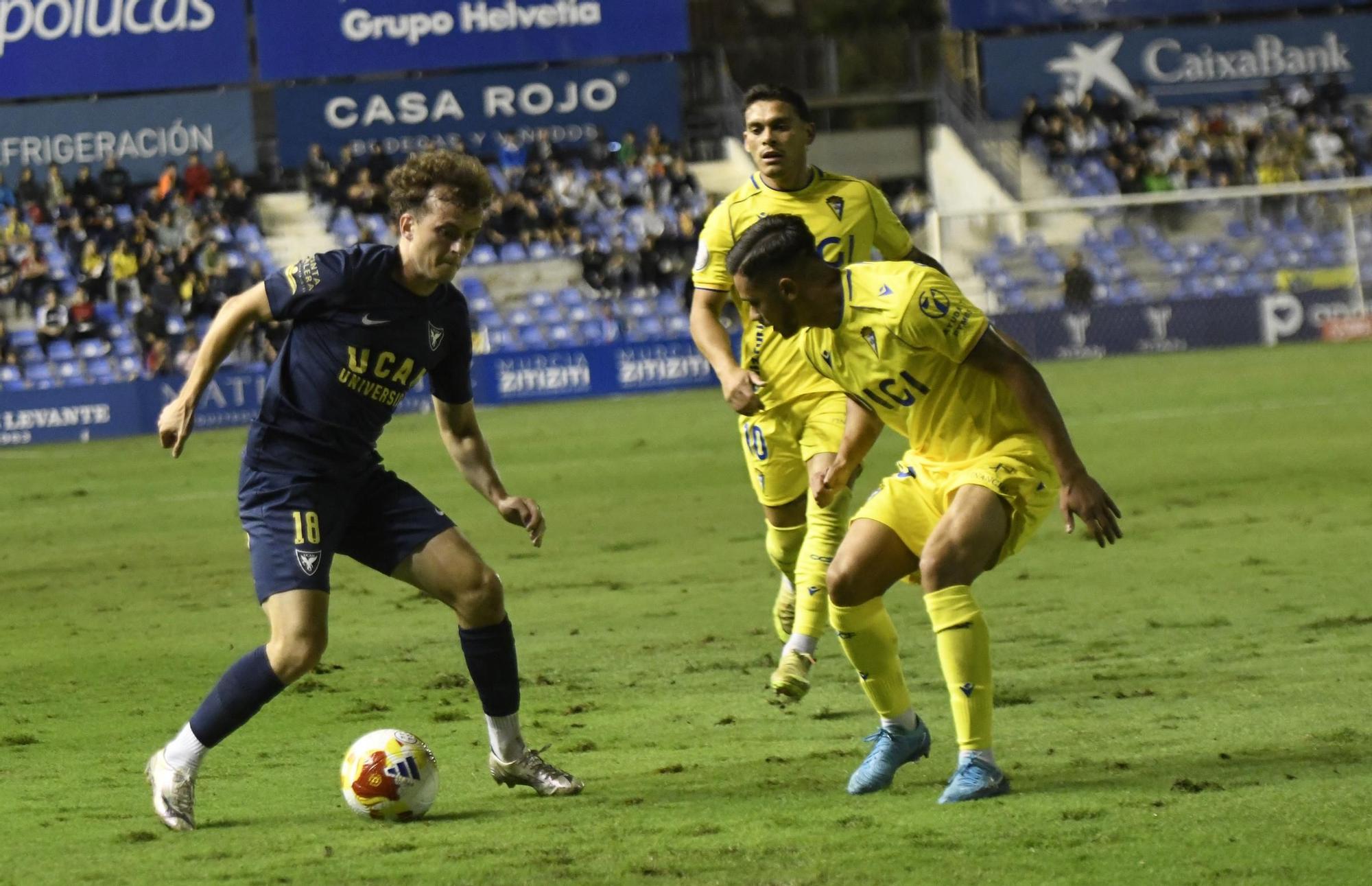 Imágenes del partido de la Copa del Rey UCAM Murcia - Cádiz