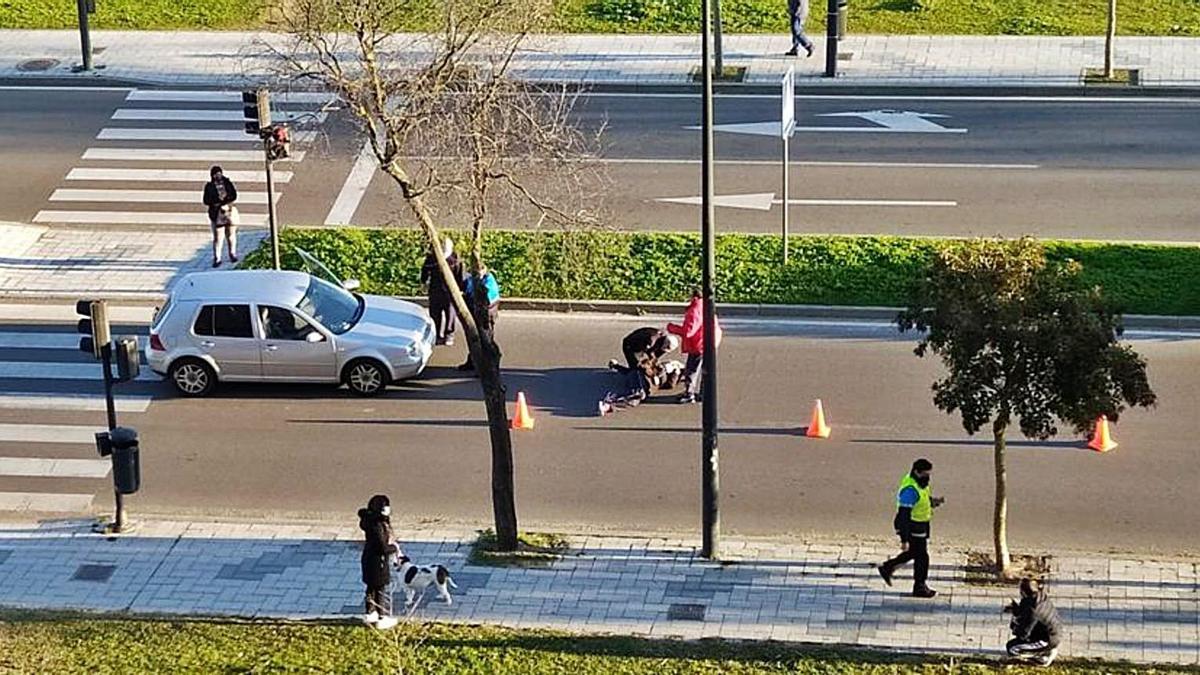 Una mujer, herida al ser atropellada por un vehículo en la carretera de La Aldehuela