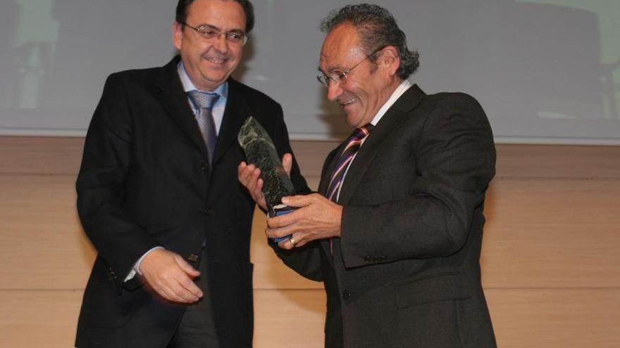 Juan Perán recibe el premio