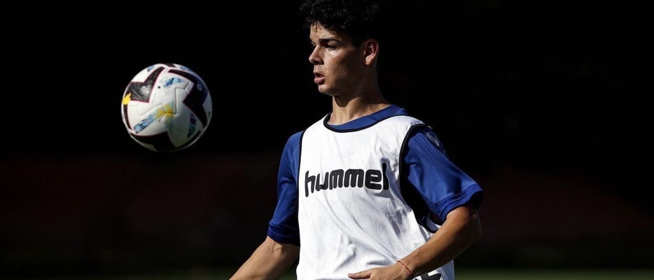 Andrés Caro entrenando con el Málaga CF.