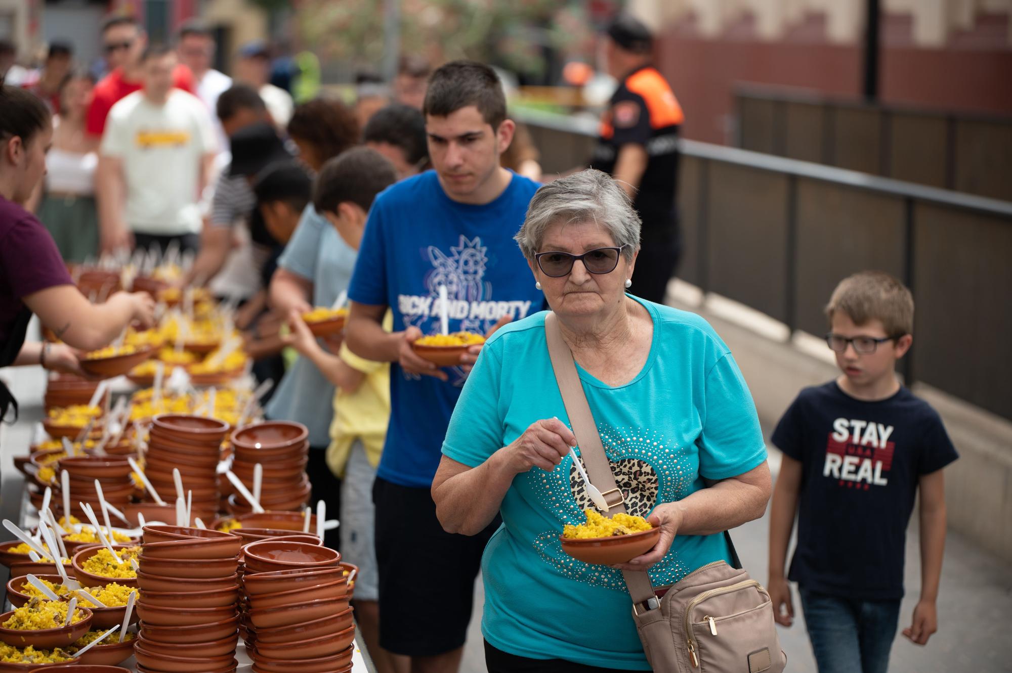 Revive el día grande de Santa Quitèria en Almassora con Les Calderes y la mascletà