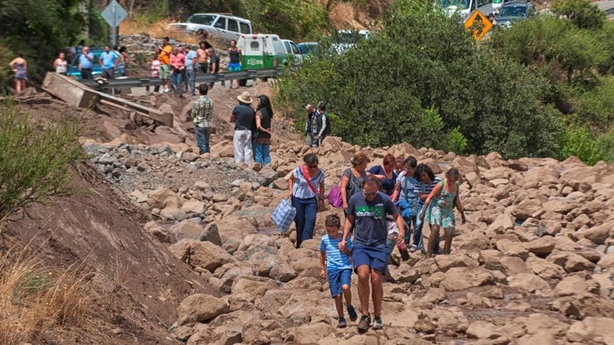 Carretera afectada por las fuertes lluvias cerca de Santiago de Chile.