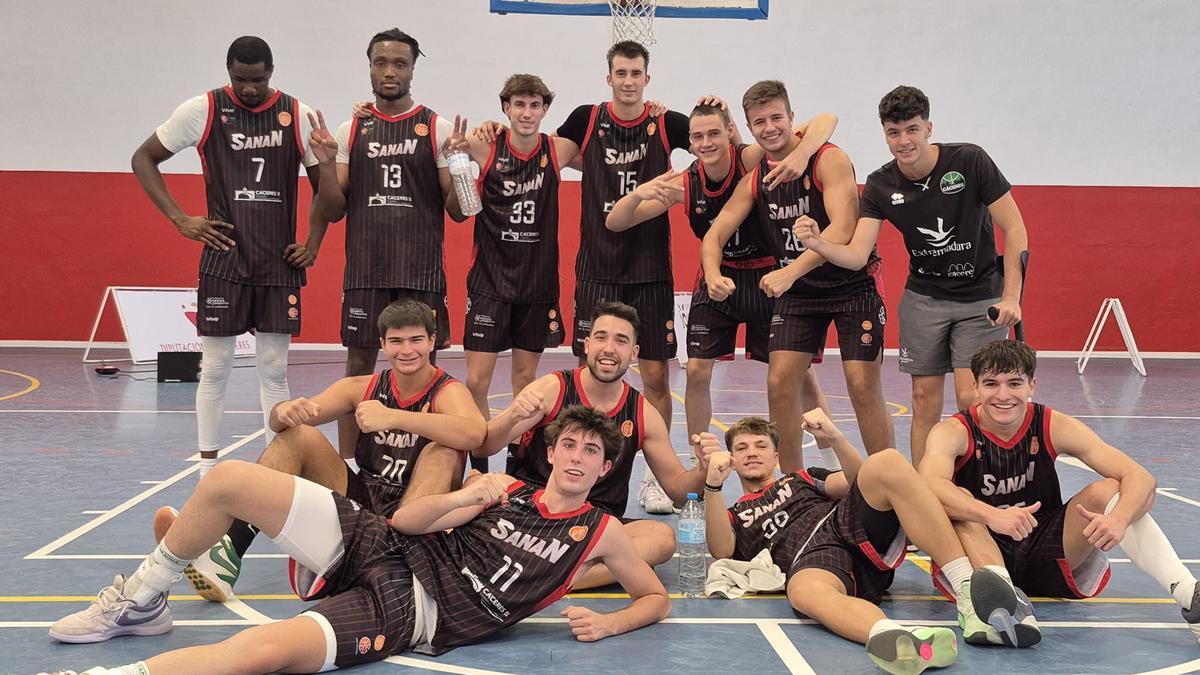 Baloncesto | El San Antonio supera al Peñarroya y sigue invicto como ...