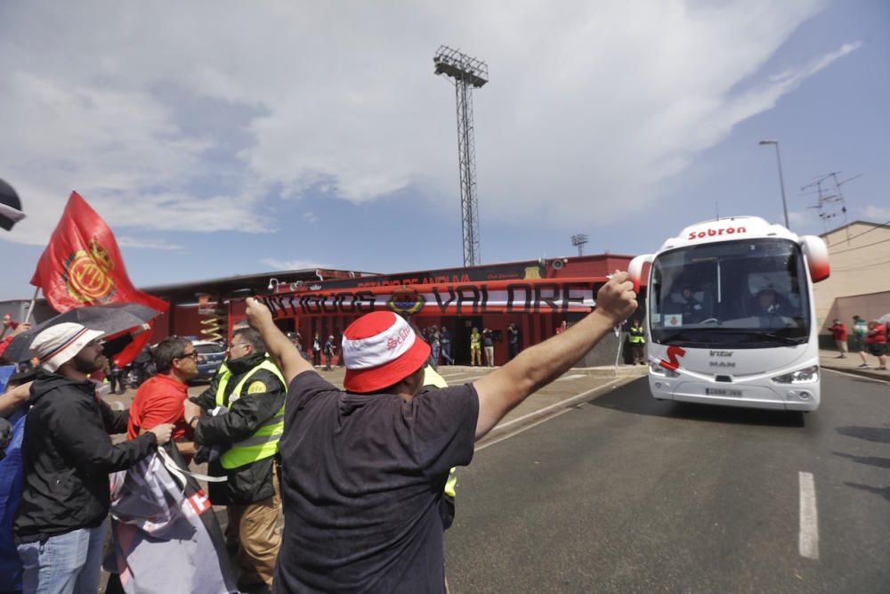 El RCD Mallorca llega al estadio de Anduva