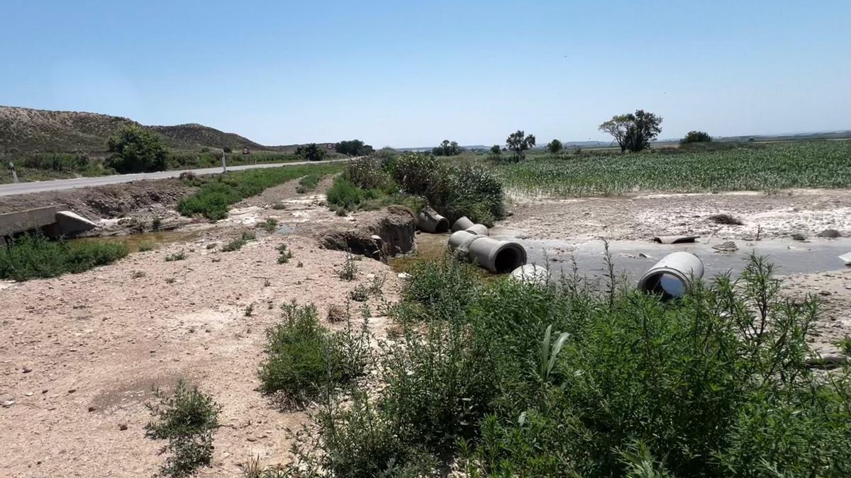 Tuberías destrozadas tras las lluvias acontecidas en los últimos dos meses.