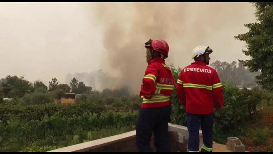 Los bomberos trabajan a destajo en el devastador incendio de Pedrógão Grande