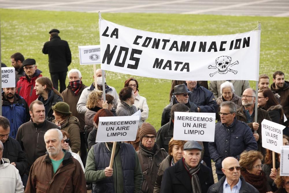 Concentración por un aire limpio frente a la sede de la EMA antes de la reunión de la Comisión de Seguimiento