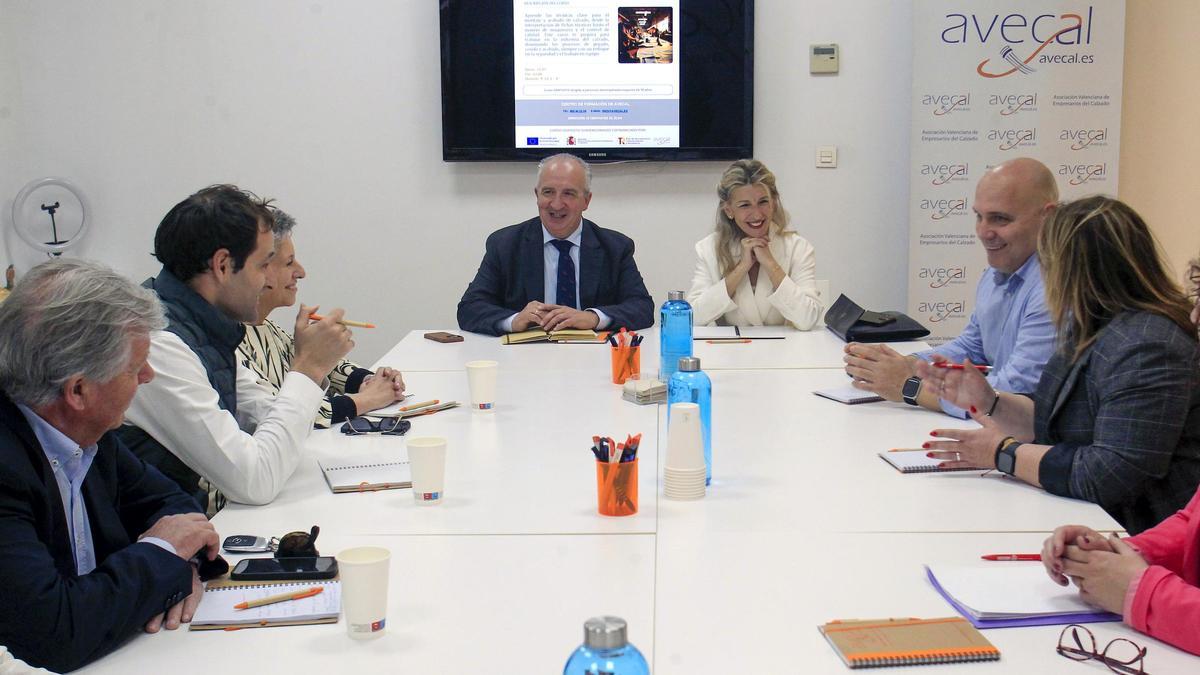Yolanda Díaz, en la reunión con el sector del calzado en la que anunció que visitará Castellón.