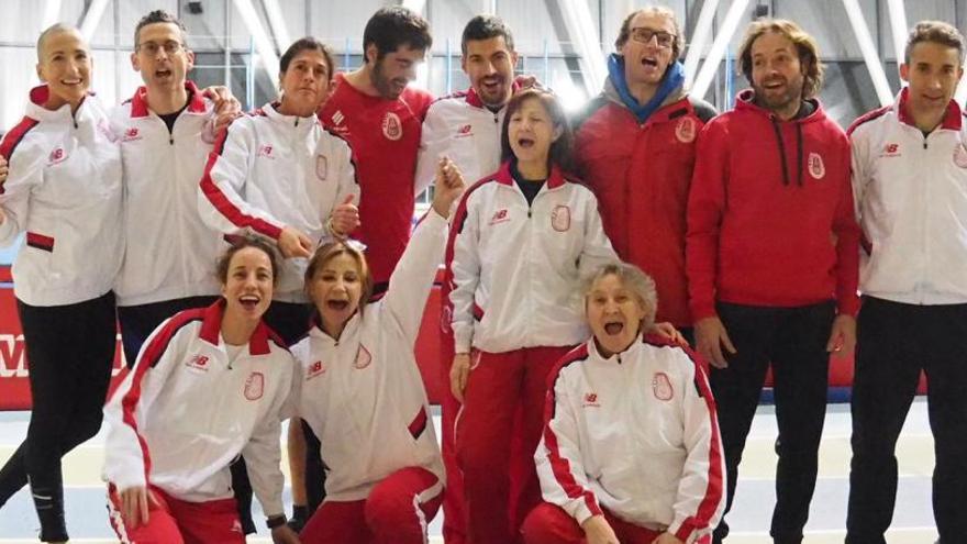 Les veteranes del CAM no es cansen de pujar al podi