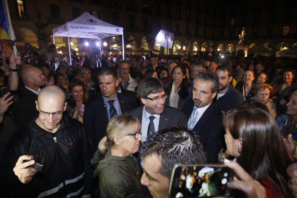 Puigdemont omple la plaça de la Independència de Girona