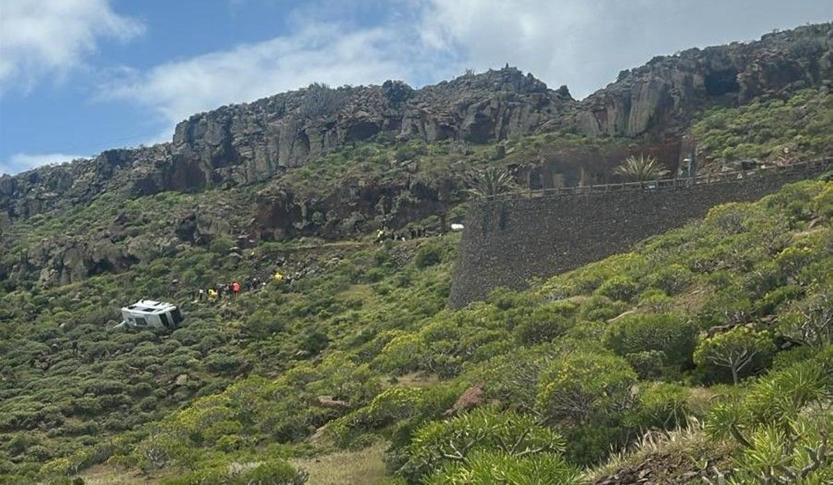 Salida de vía de una guagua en La Gomera