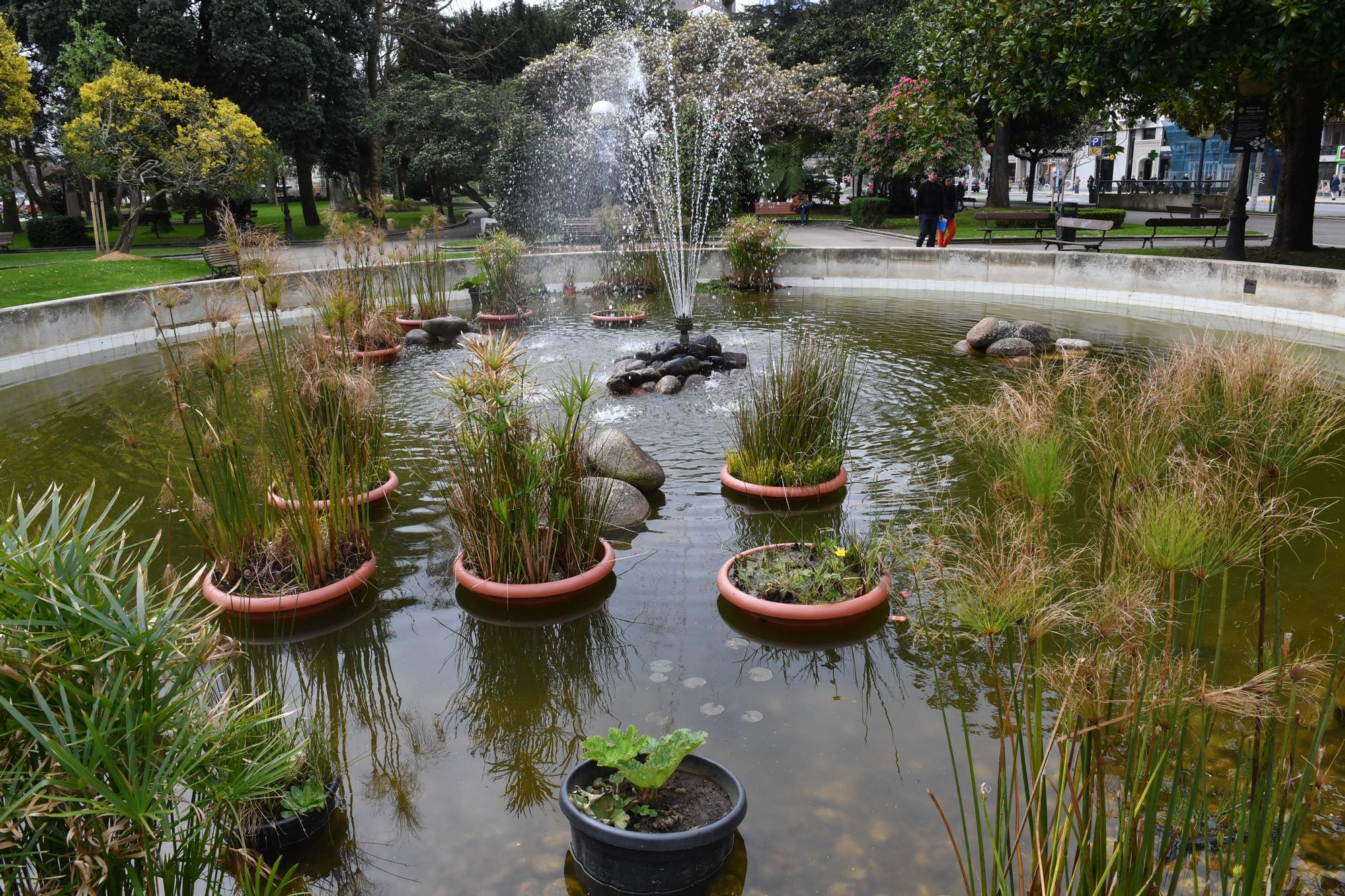 Quejas en Eirís por el estado del parque y la fuente en los jardines