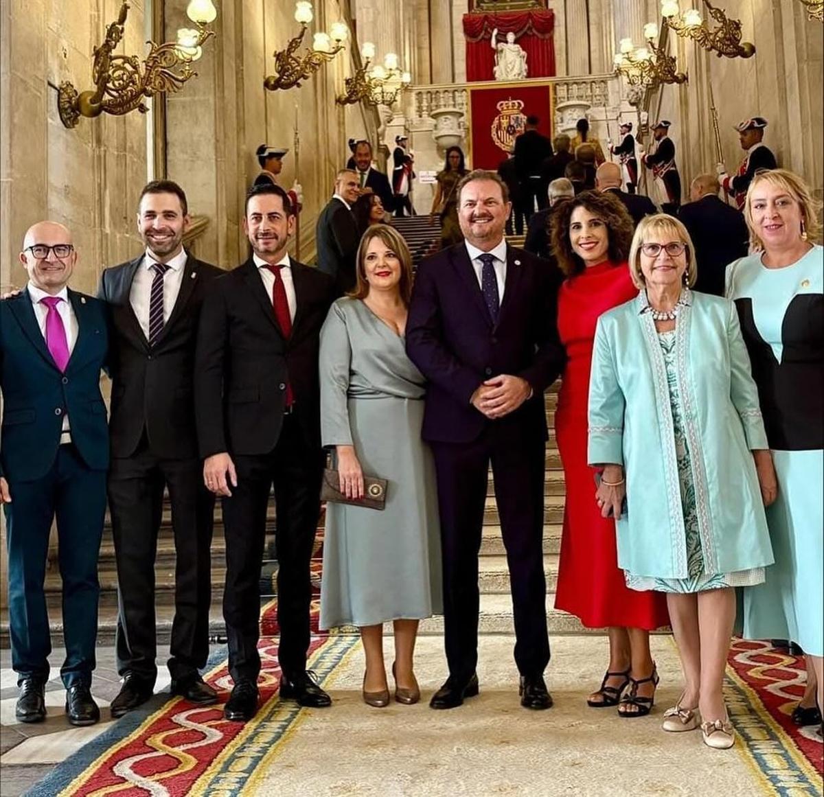 La alcaldesa de Llaurí, Ana González, junto a Carlos Fernández Bielsa.