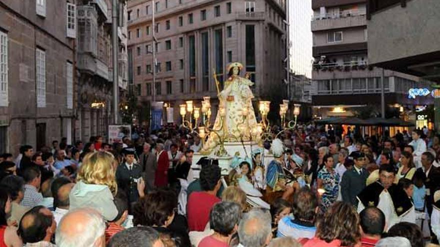 Las calles estuvieron atestadas de gente durante los principales actos festivos de la jornada, como fue la procesión.