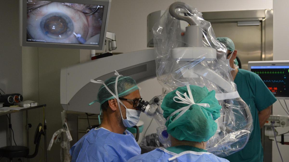 Imagen de archivo de cirugía oftalmológica en el Hospital Provincial de Castellón
