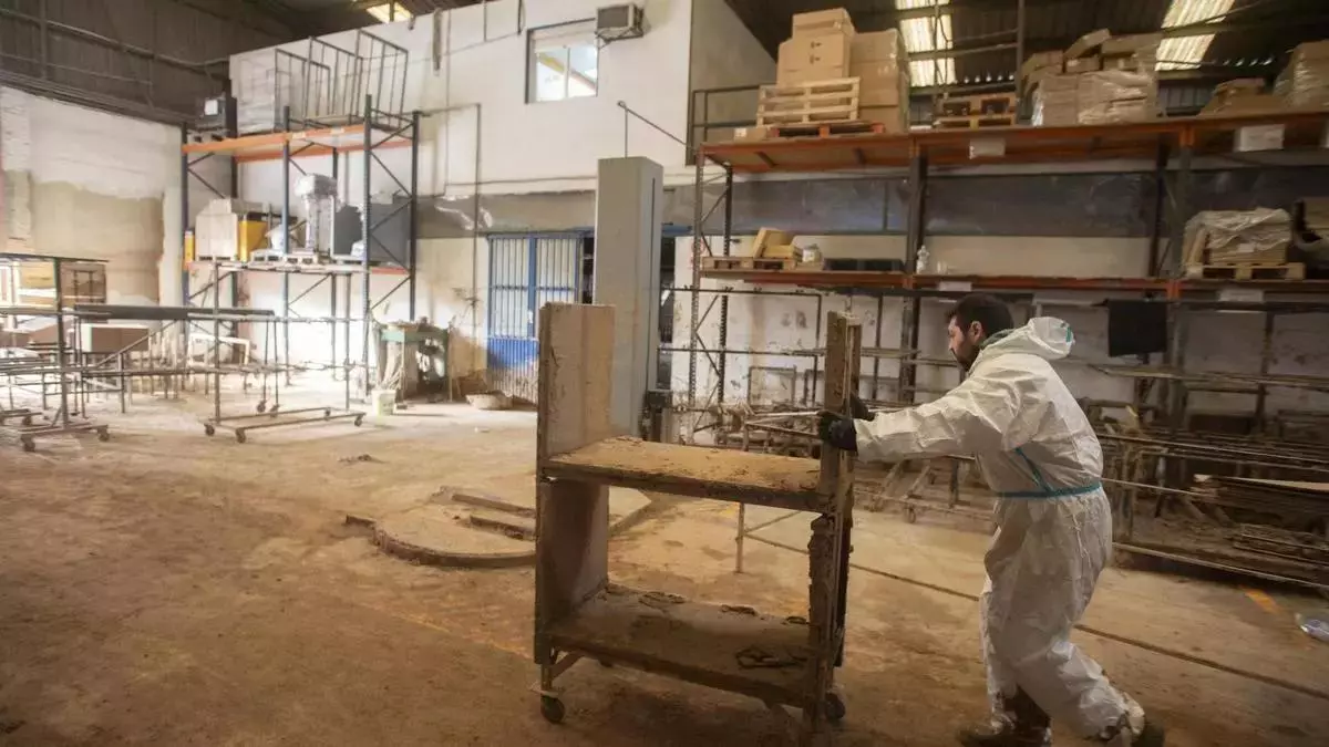 Siete de cada cien trabajadores valencianos en la zona dana siguen en ERTE