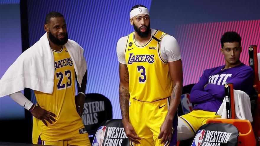 Los Lakers arrollan a los Nuggets en el estreno de la final del Oeste