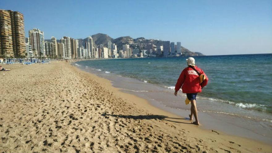 La playa de Benidorm ha llegado a ser desalojada ante la preemergencia por riesgo de tsunami