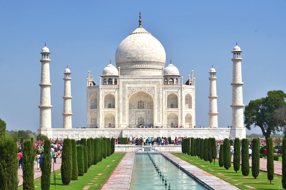 Vista del famoso Taj Mahal, en Agra, India.