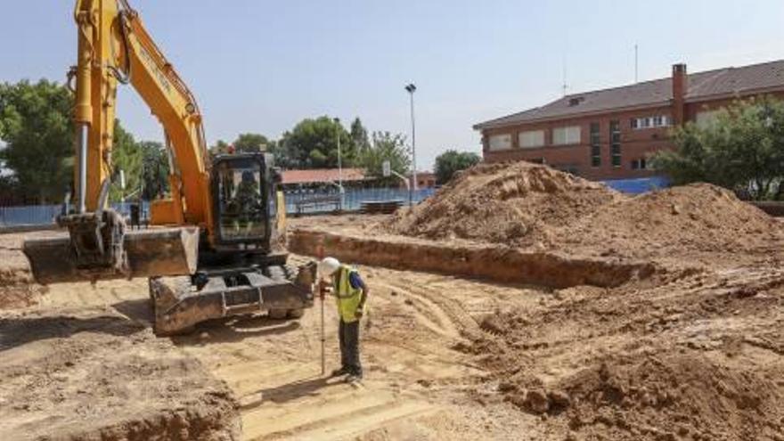 El inicio de las obras de construcción del nuevo aulario de Infantil para Els Garrofers.