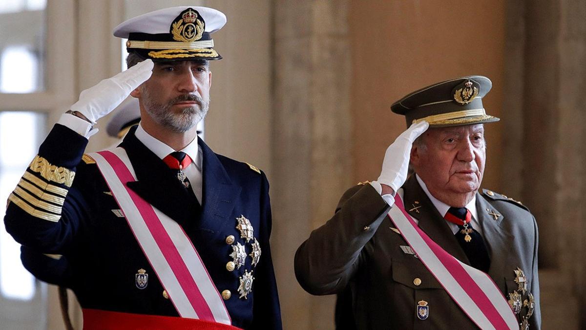 Felipe VI y Juan Carlos I, en la celebración de la Pascua Militar en el Palacio Real en el 2018