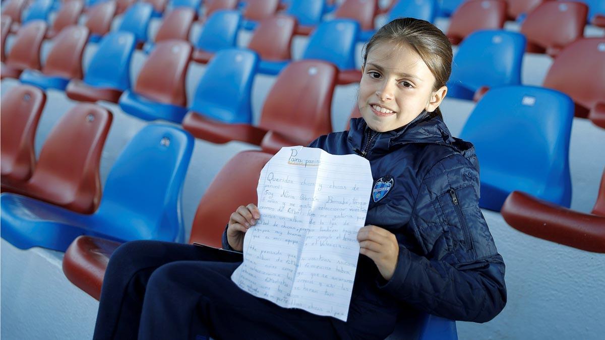 La carta de una niña a Panini para que haga un álbum de cromos de fútbol femenino | Vídeo