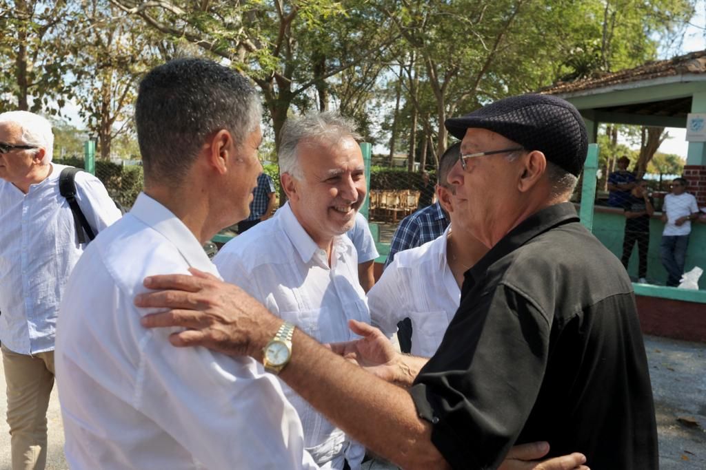 Ángel Víctor Torres visita Cuba