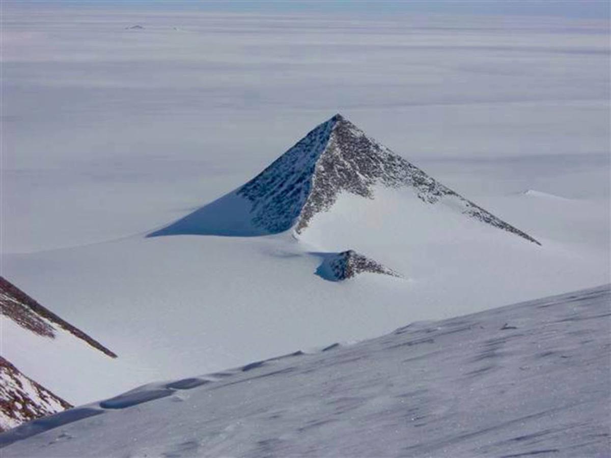 Aspecto de la pirámide antártica