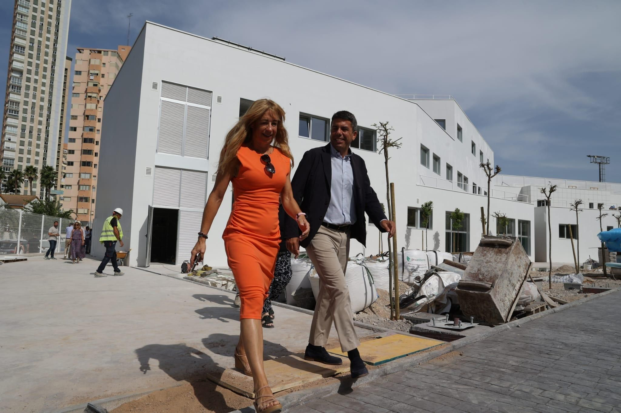 Visita de Mazón al centro de salud Rincón de Loix en Benidorm