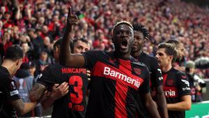 Tras campeonar en la Bundesliga, el Bayer Leverkusen tiene un pie puesto en las semifinales de la UEL