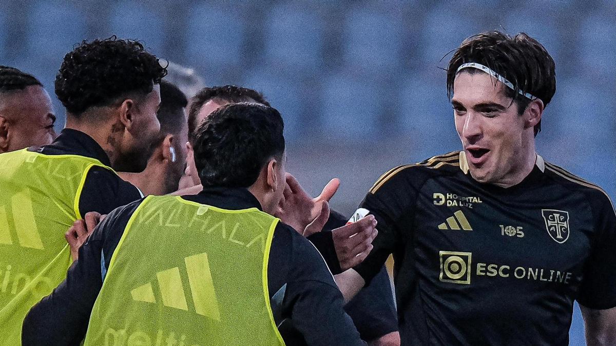 Larra celebra el primer gol del Casa Pia frente al Torreense