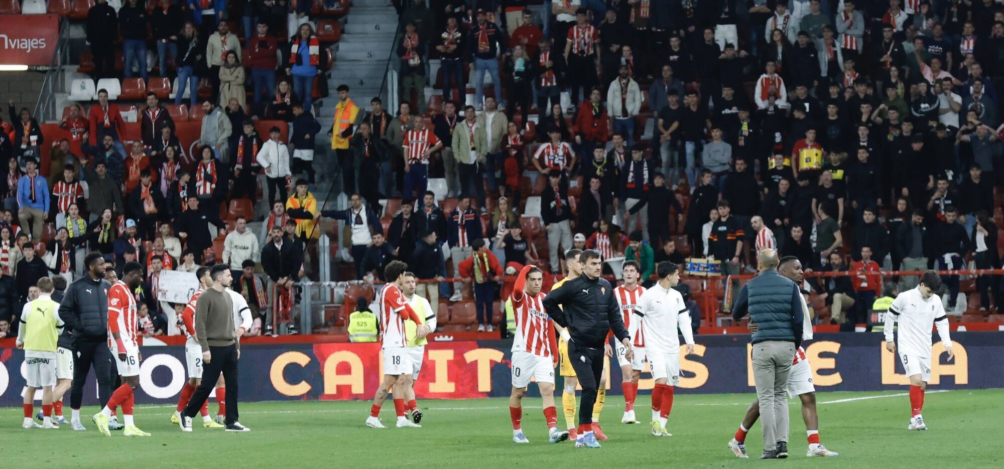 EN IMÁGENES: El Sporting - Tenerife disputado en El Molinón