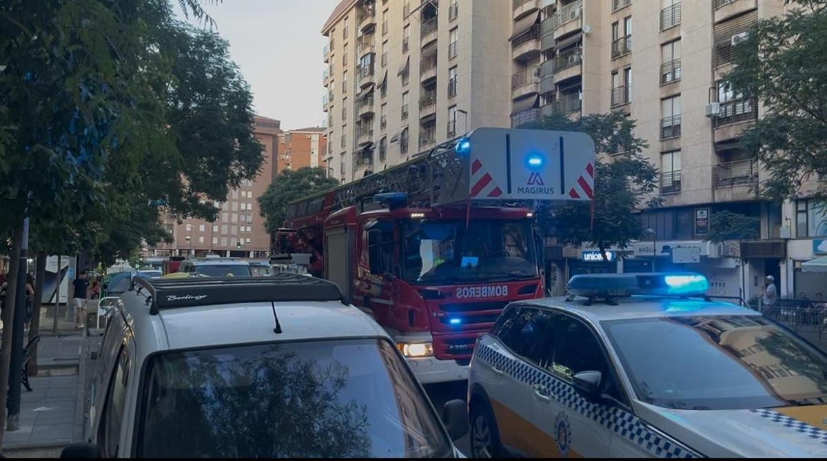 Operativo de bomberos en la avenida de Alemania de Cáceres, en una imagen de archivo.