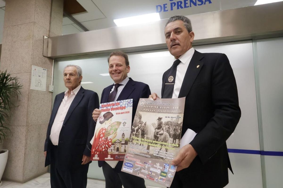 Salvador Vázquez, Julián Urbano y Jesús Muñoz, en la presentación de la Romería de Santo Domingo.