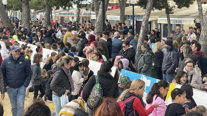 Més de 700 alumnes participen en la 37a edició del concurs de murals al carrer de Blanes