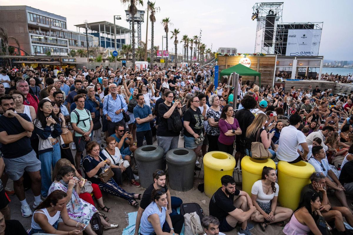 Más de 30.000 personas vibran en el segundo día de Clàssica a la Platja en la Barceloneta