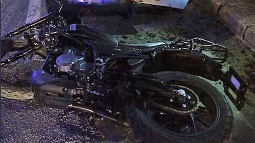 Herido un joven al chocar la moto que conducía con un coche aparcado en Cartagena