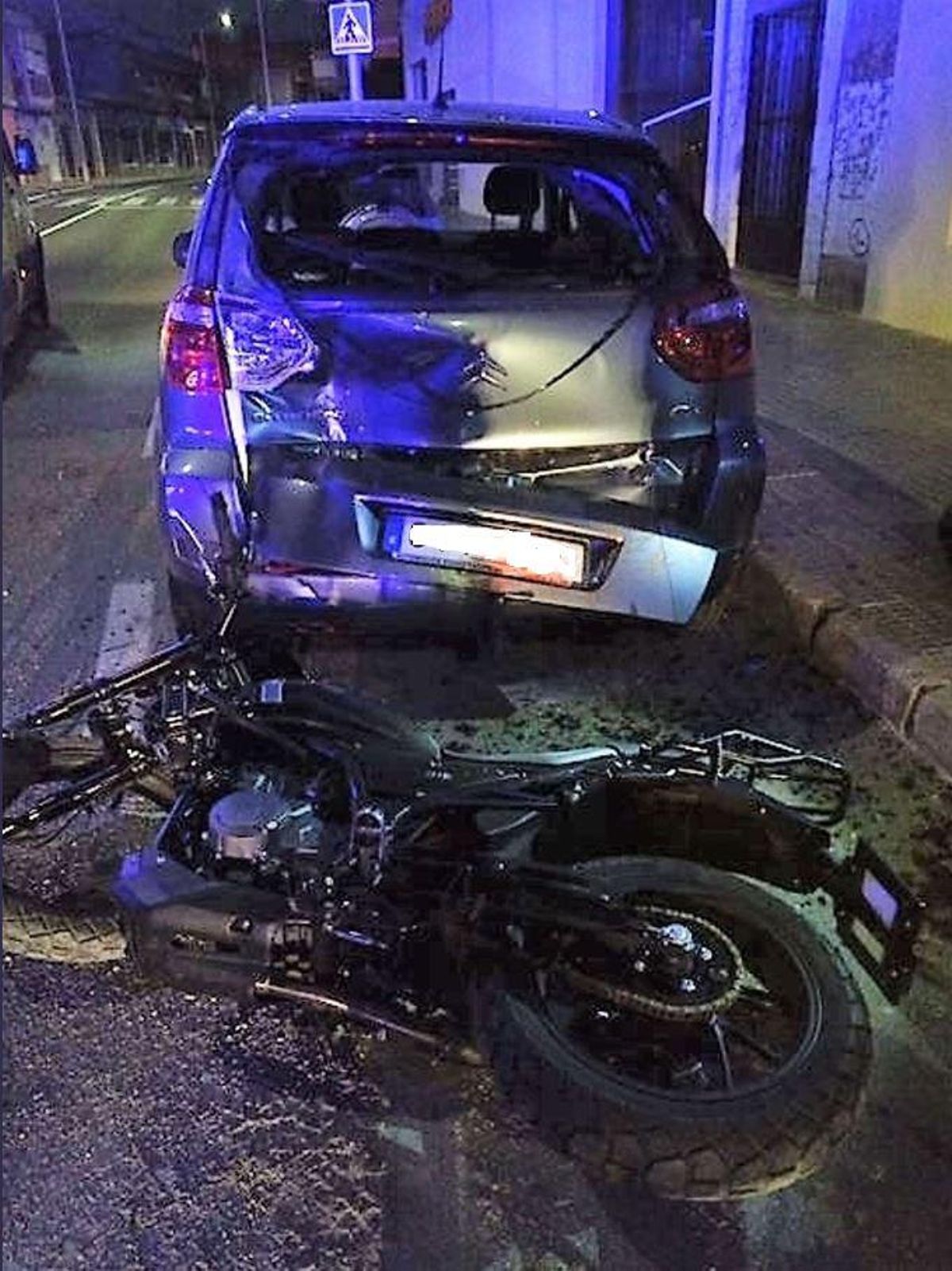 La moto, tras el choque