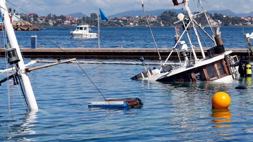 El barco hundido en Baiona. //Marta G. Brea