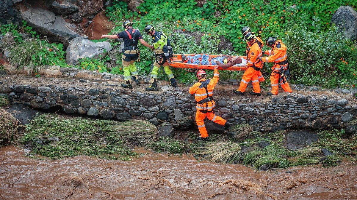 Rescate tras las inundaciones de la borrasca Therese en el barranco Santos
