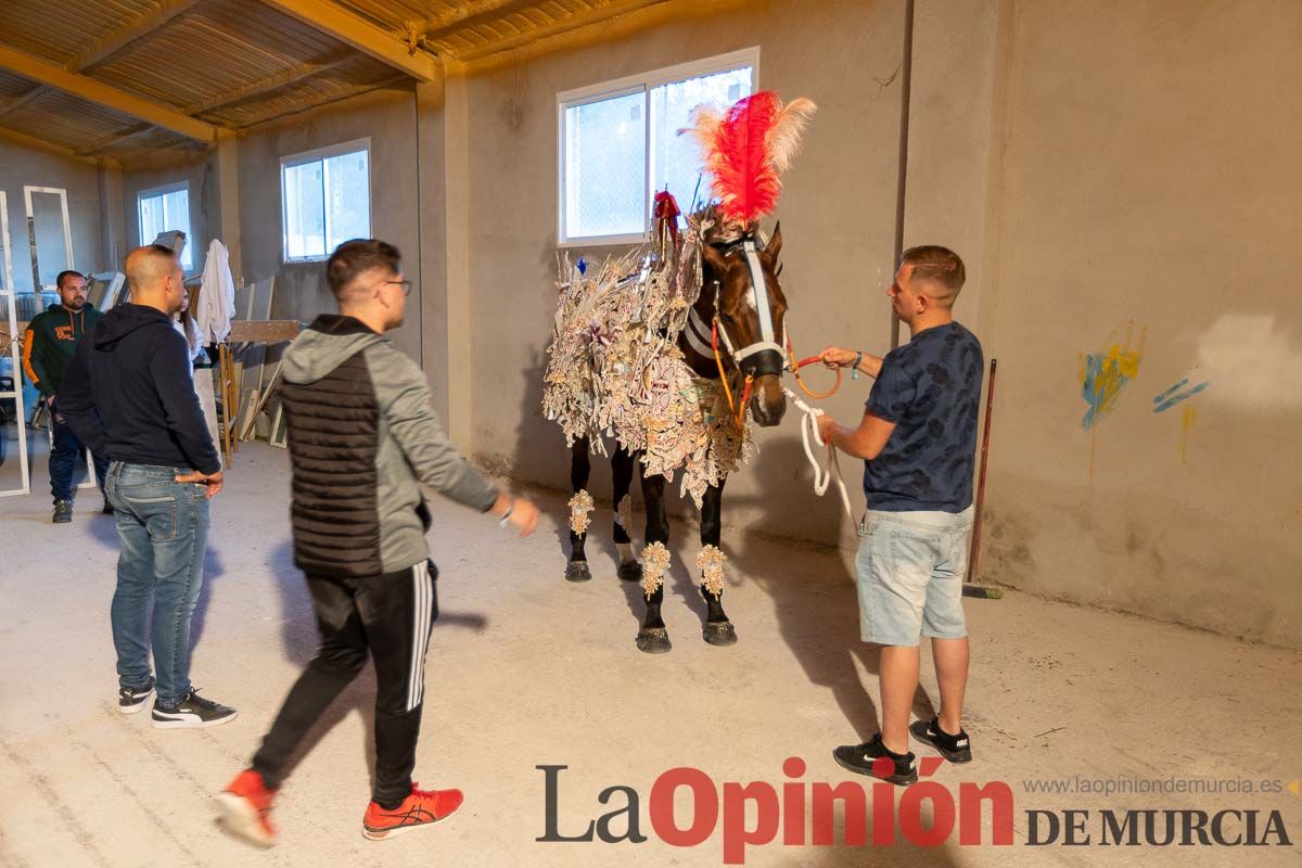 Vestir a un caballo del vino en la mañana del dos de mayo