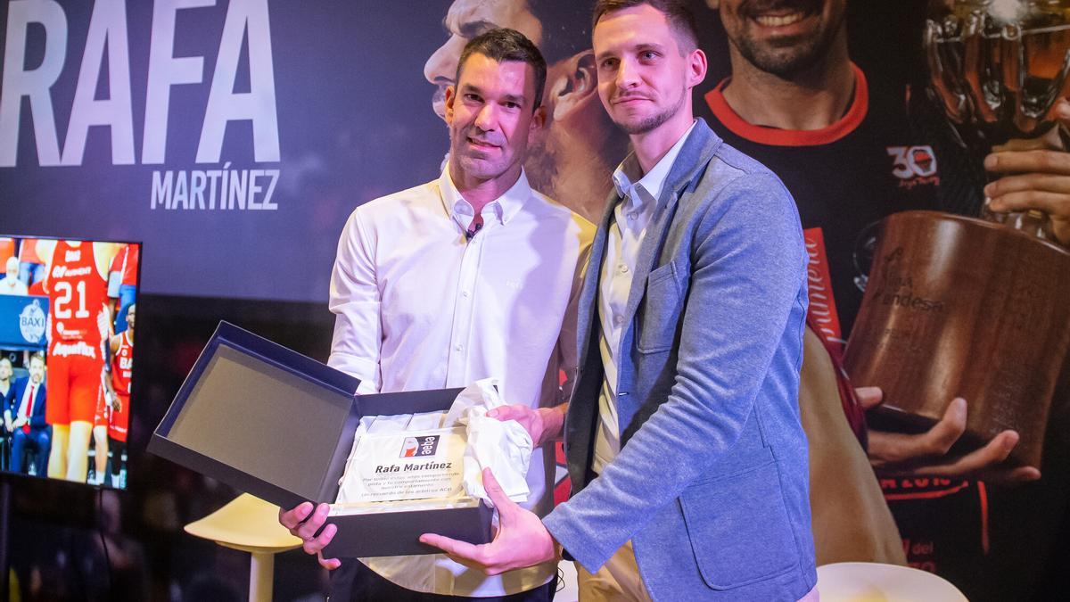 Moment de l&#039;homenatge de comiat que l&#039;ACB li va fer a Rafa Martínez el juny passat | ACBPHOTO