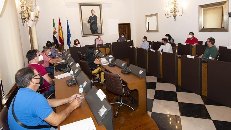 Firma del convenio con los GAL en el Palacio Provincial.