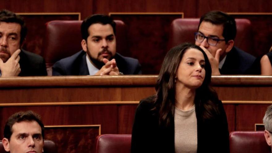 La número dos de Ciutadans, Inés Arrimadas, dreta al seu escó del Congrés