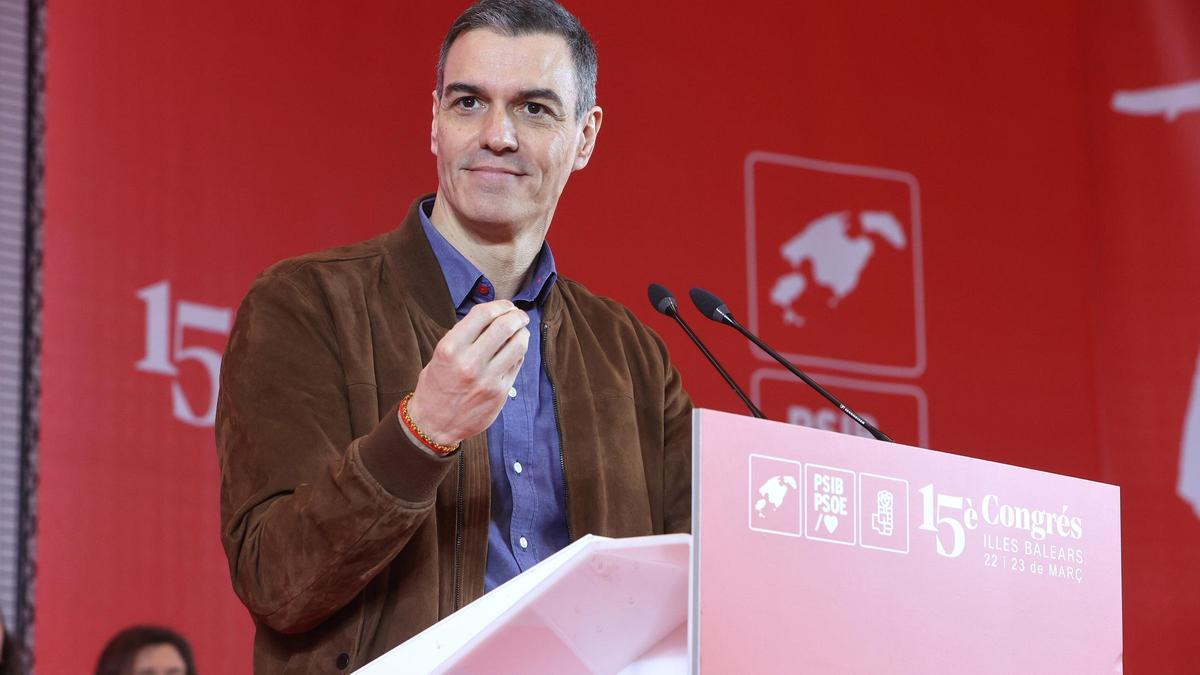 El secretario general del PSOE y presidente del Gobierno, Pedro Sánchez, interviene durante el XV Congreso del PSIB-PSOE, en el Hotel Hipotels Convention Centre Playa de Palma, a 22 de marzo de 2025, en Palma de Mallorca, Mallorca, Baleares (España).