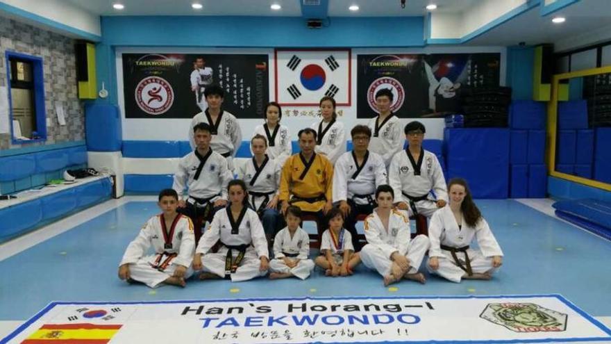 Un club betanceiro de taekwondo logra varias medallas de oro en Corea del Sur